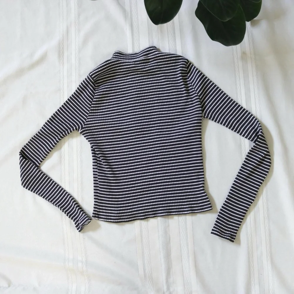 Thin striped black and white quarter zip long sleeve shirt - Picture 5 of 5